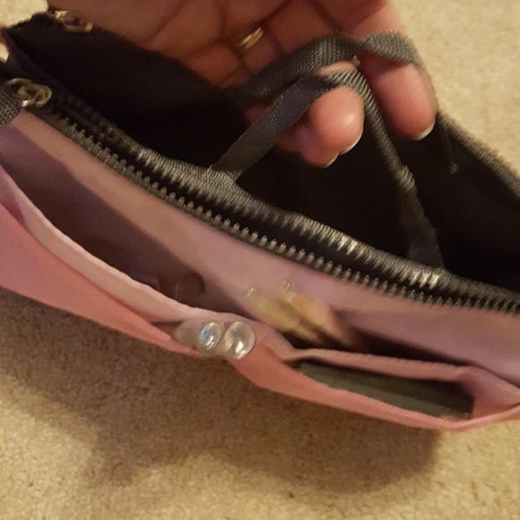 💥MUST BUNDLE💥!  New Pink Travel purse Organizer with zip pockets - Picture 4 of 7